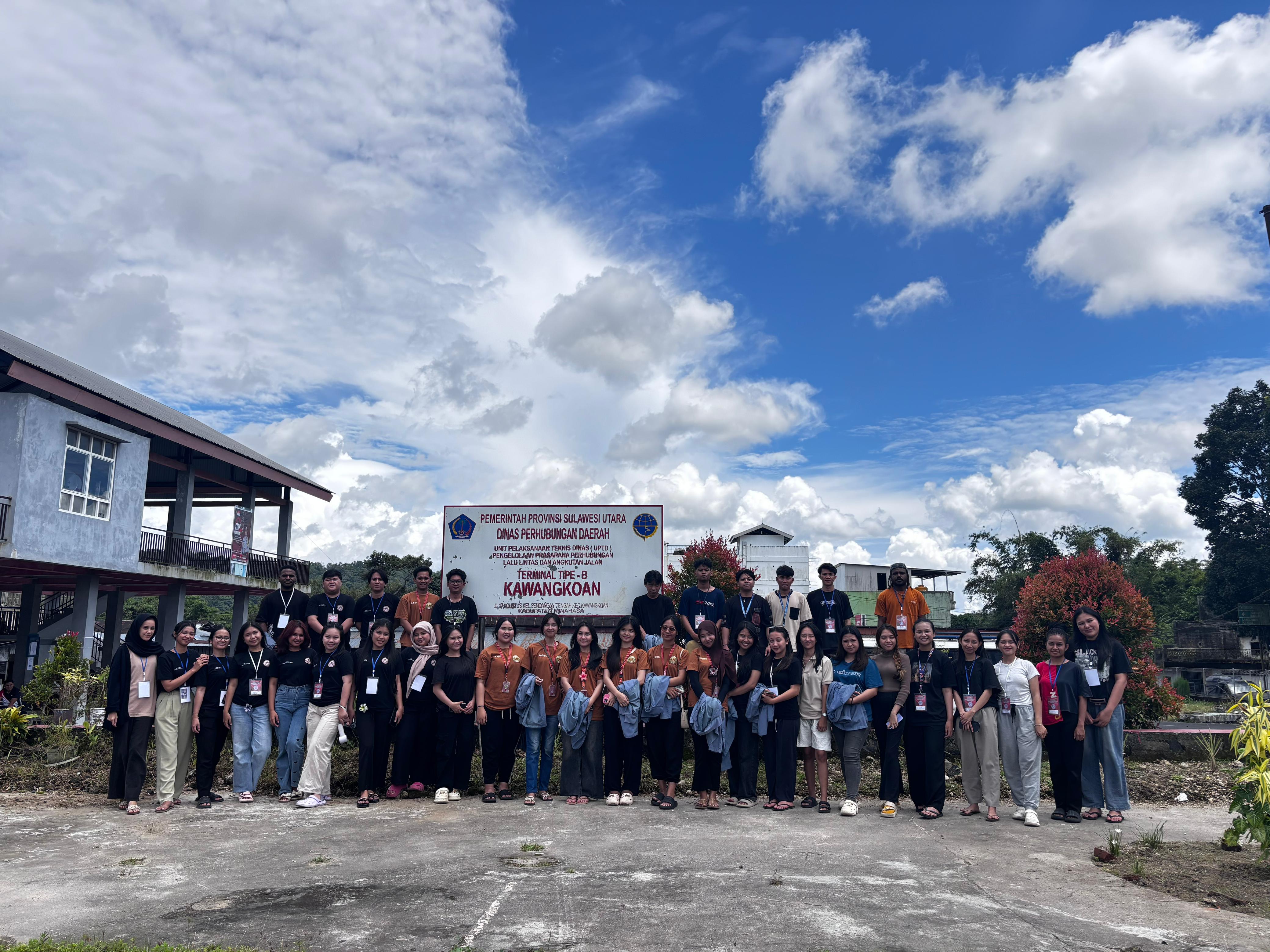KERJA BAKTI BERSAMA MAHASISWA KKT144 KAWANGKOAN 